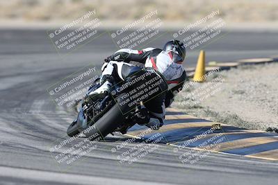 media/Dec-01-2025-Moto Forza (Mon) [[2daa91e15f]]/1-Advanced Group/Session 2 Turn 11 Backside/